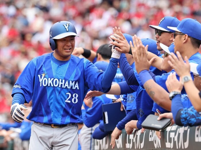「かっちゃんを見るだけで毎回泣きそう」DeNA勝又温史と同期の親友の熱き絆…打者転向・育成から這い上がり「あのとき諦めなかった自分に、ありがとう」＜Number Web＞ photograph by JIJI PRESS