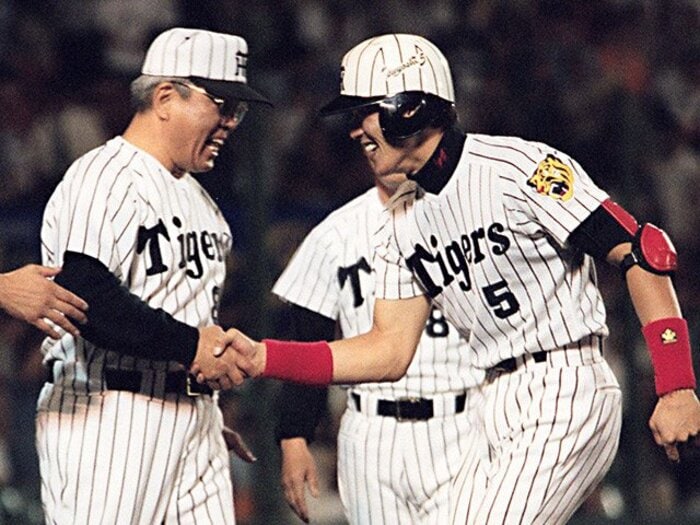 《珍プレー好プレーの背景》下柳剛“怒りのグラブ投げ”や新庄ビッグボス“幻のサヨナラ満塁HR”、ノムさん→高津ヤクルトに繋がる金言とは＜Number Web＞ photograph by Kyodo News