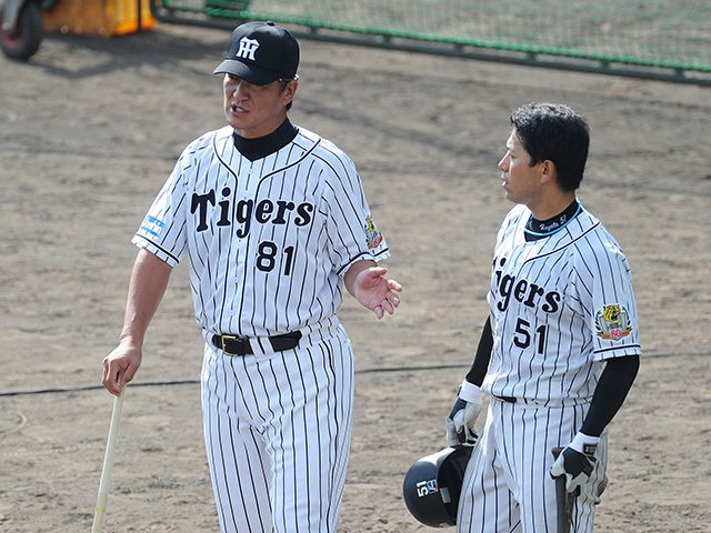 中日2軍片岡篤史監督の阪神バッティングコーチ時代のサイン 中日2軍片岡篤史監督の阪神バッティングコーチ時代のサイン 阪神