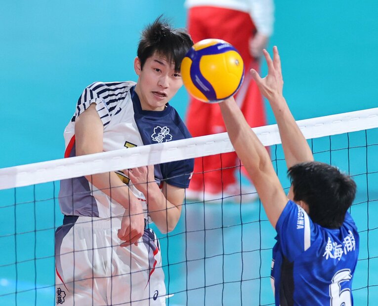 強烈なスパイクを放つ吉村颯太　ⒸSankei Shimbun