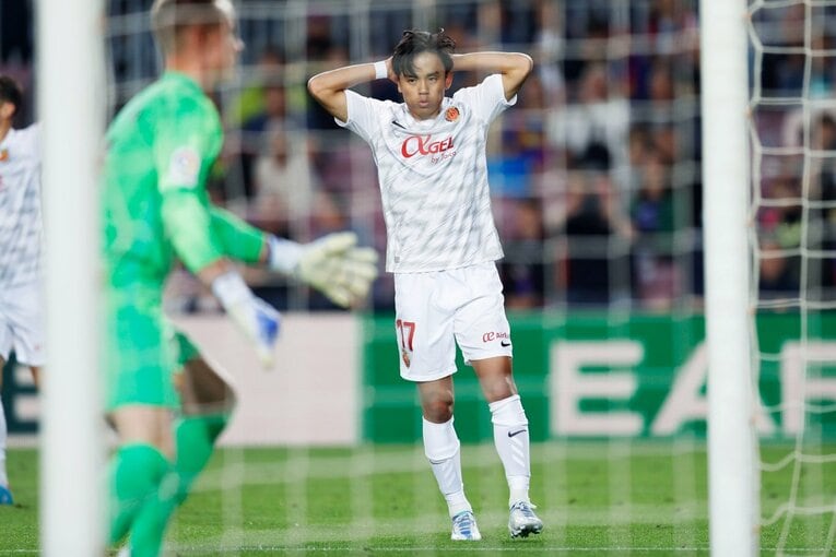 久保建英は「バルサ下部組織の旧友」と何を話したのだろうか… カンプノウで撮った才能の一端と敗戦の悔しさ〈撮影者の視点〉(29)