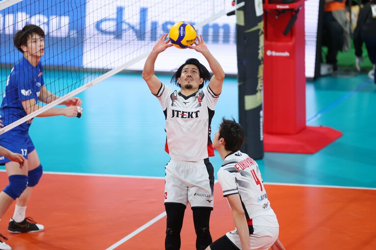 昨季はポーランドで経験を積んだセッター関田誠大。今季は複数のオファーの中からジェイテクトを選んだ　©︎YUTAKA/AFLO SPORT