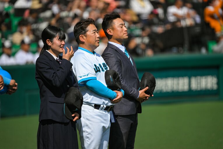 吉田監督（中央）と息子の健人部長（右）　©Nanae Suzuki