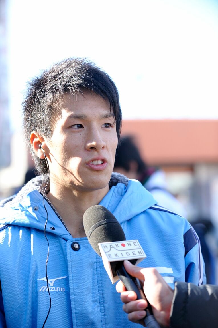 大学2年時の箱根駅伝では花の2区で20位→3位の17人抜きを達成。区間賞＆大会MVPにも輝いた　©BUNGEISHUNJU