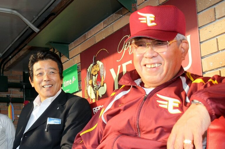 楽天監督時代、江本孟紀が解説に球場へと訪れると、訪問をどこか待ち望むように迎える野村克也の姿があった ／ photograph by Sankei Shimbun