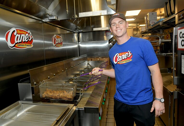 えっ…連覇のあとにスミスがポテトを揚げてる…　©Getty Images