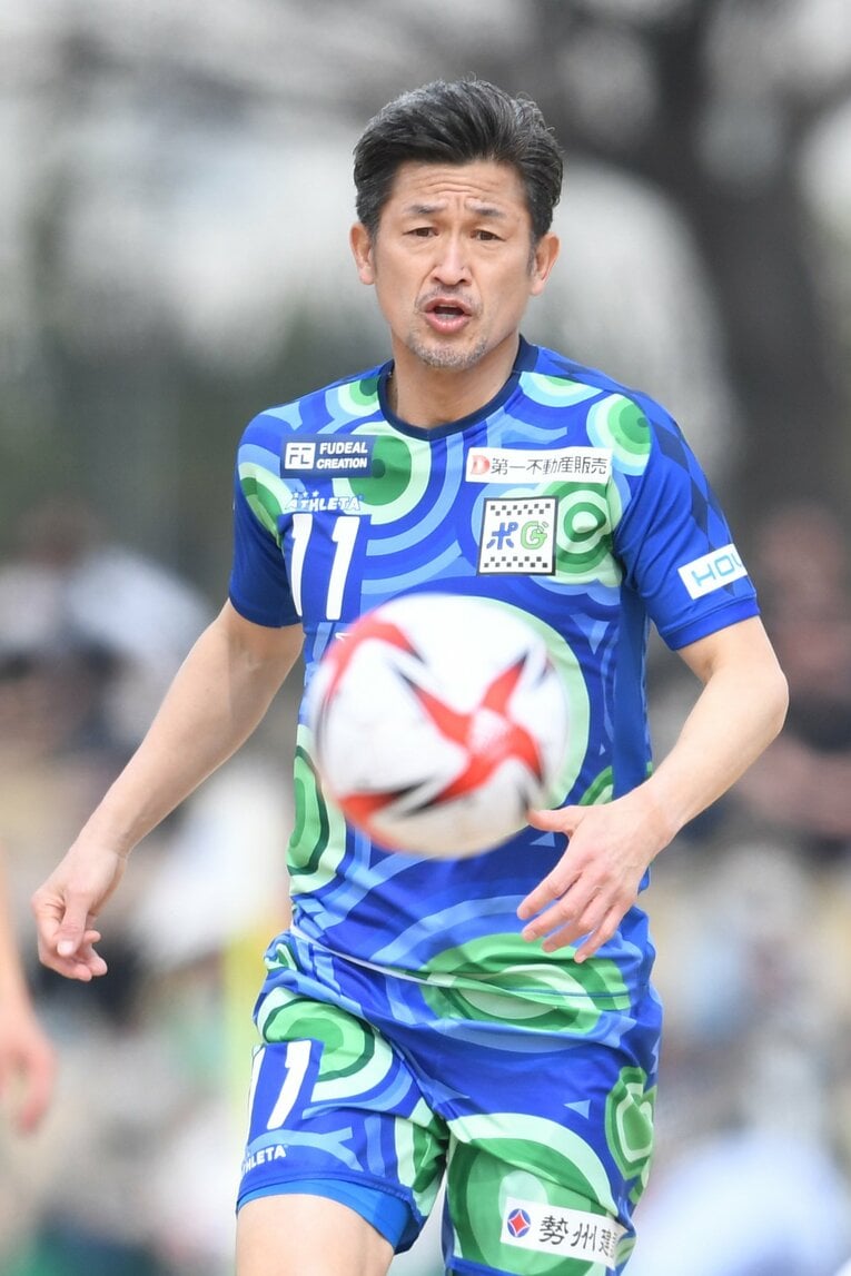 JFL開幕戦でプレーする三浦知良　©Masashi Hara