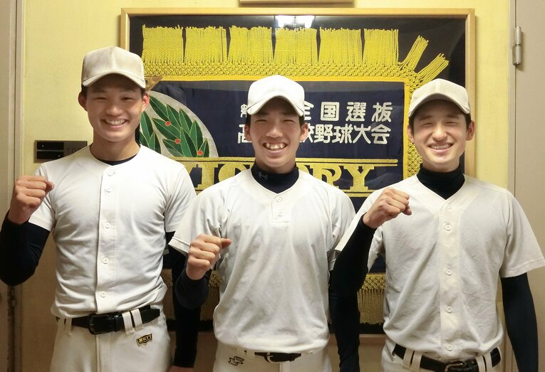左が17歳森下翔太。東海大相模時代　©JIJI PRESS