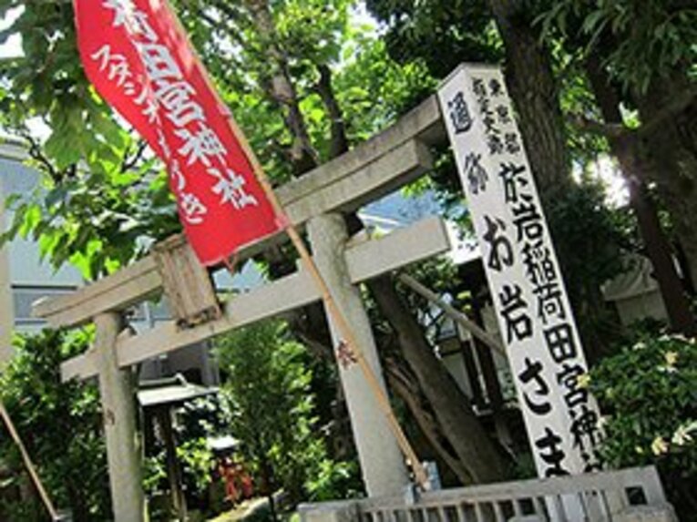 ただただ清々しい趣のお岩さま稲荷の正面。