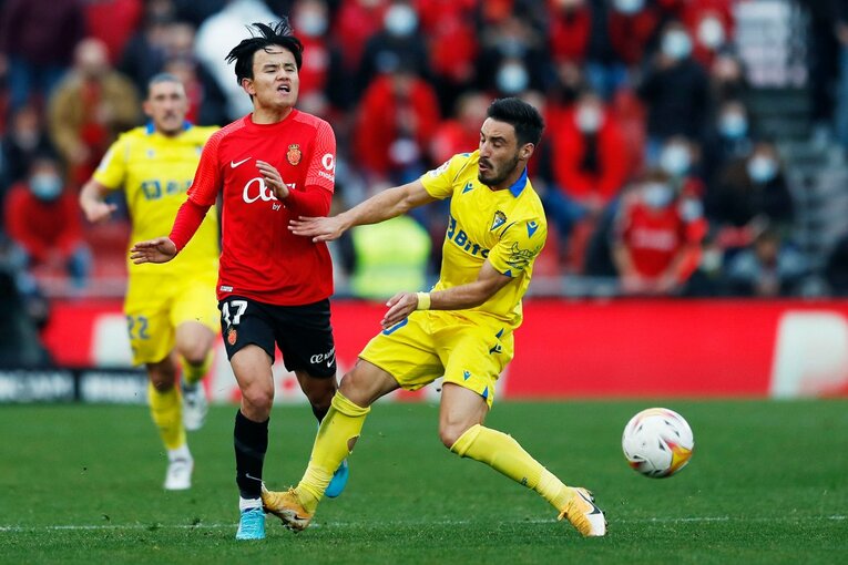 「クボはファウル覚悟で止めなければ」 残留争いで久保建英が大仕事…辛口のタクシー運転手もニコリ〈カメラマン現地取材〉(30)