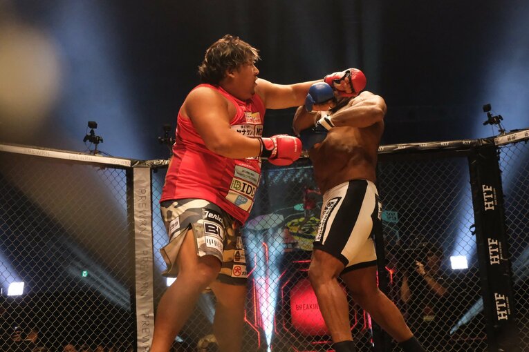 ノッコン寺田vsボブ・サップ　©Norihiro Hashimoto