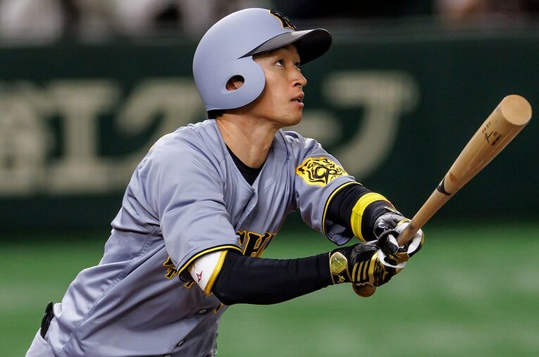 現時点で首位打者の阪神の近本光司。ただ打率は同僚の中野拓夢、佐藤輝明とともに.290台前後である ／ photograph by Kiichi Matsumoto