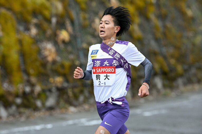 【2026箱根駅伝】駒澤大6区の伊藤蒼唯は区間2位の力走で順位をひとつ上げたが　©Nanae Suzuki