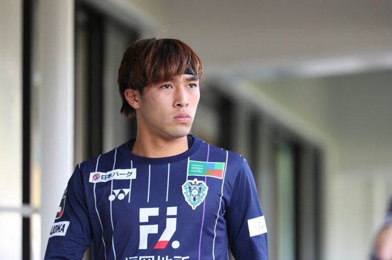 JFL王者・Honda FCから川崎フロンターレに加入した遠野。プロ1年目はレンタル先のアビスパ福岡でJ1昇格を目指し、戦っている ／ photograph by J.LEAGUE