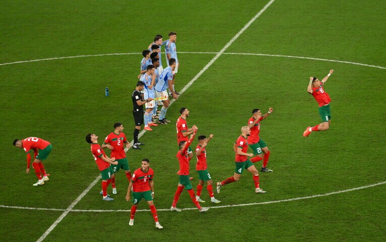 ラウンド16でPK戦の末スペインを破ったモロッコ。準決勝でフランスに敗れたものの、大会ではベルギー、ポルトガルなど大国を次々と撃破した　©Getty Images