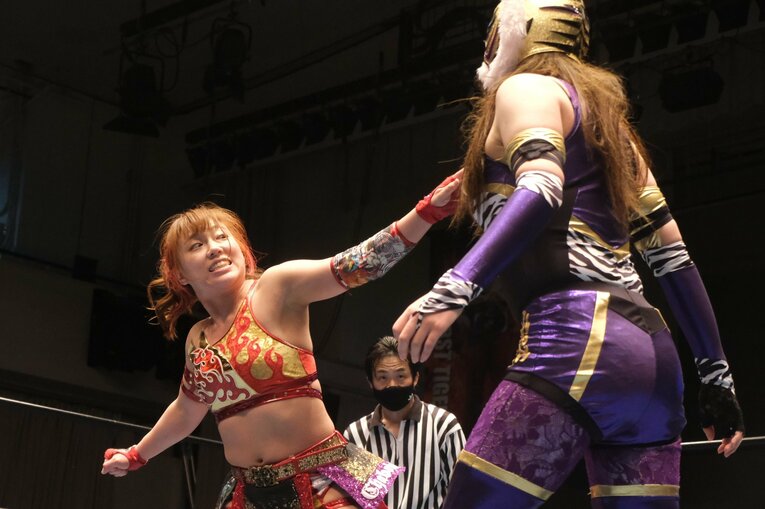 試合後“初肉声”は「悔しい」 タイガー・クイーンが6連勝も“必殺技なし”の大苦戦…好敵手たちとの“再戦”が今後のカギに？(10)