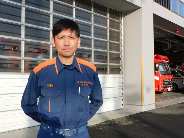 現在は故郷の秋田県鹿角市で消防司令補として活躍する田子さん　©︎Haruka Sato