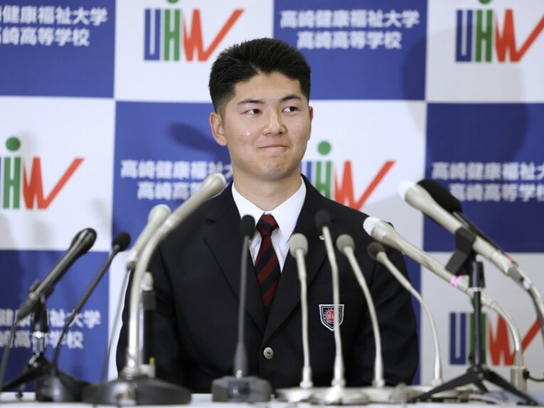 オリックスから3位指名を受けた健大高崎の佐藤龍月　©JIJI PRESS