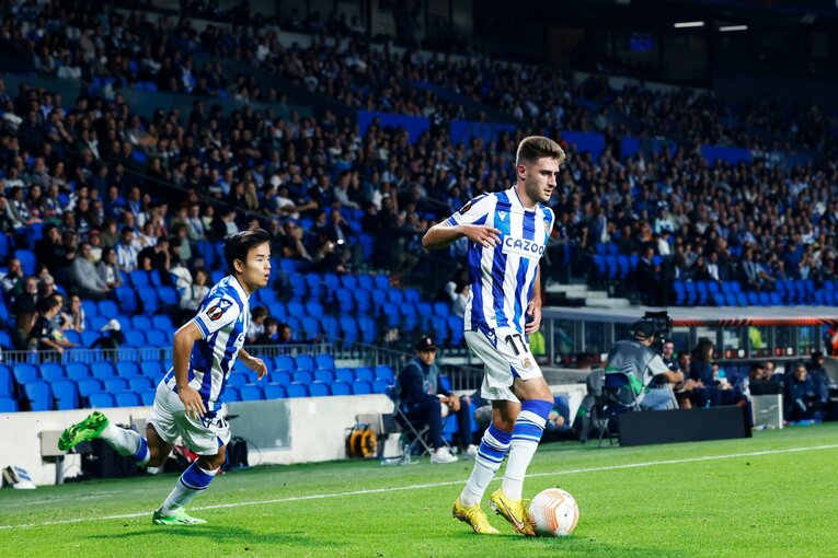 “クボコールに応えるヘディングアシスト”だけでない久保建英の強み 「自信に満ちる右サイドでの落ち着き」をELで撮った(30)