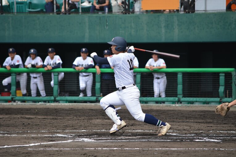 末吉のバッティング　©Takarin Matsunaga