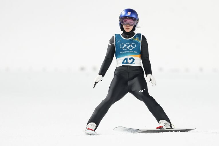 ミラノ・コルティナ五輪女子ノーマルヒルの現地写真【スワイプするとそのほかの写真もご覧になれます】　©Tsutomu Kishimoto／JMPA