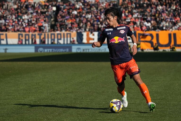 昨季38試合に出場し、今季から完全移籍を果たした泉柊椰　©Masashi Hara