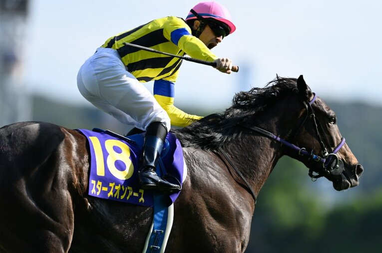 5月22日のオークスで牝馬クラシック2冠を達成したスターズオンアース。鞍上はクリストフ・ルメール　©Keiji Ishikawa