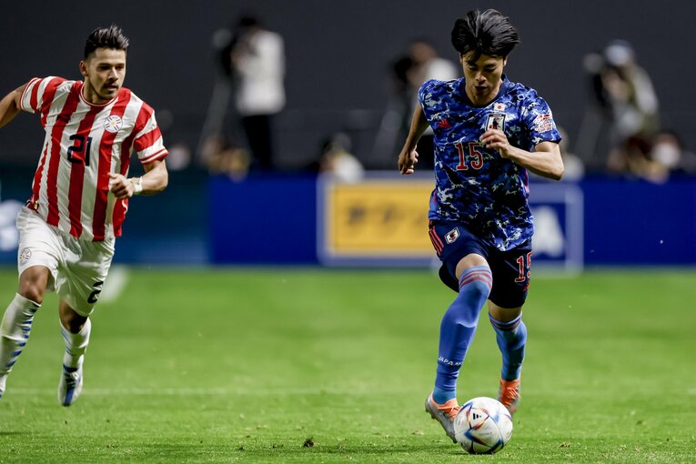 パラグアイ戦の三笘薫のドリブル　©Kiichi Matsumoto/JMPA