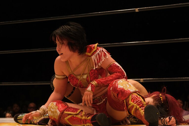 「日本スタイルも出し切った」イヨ・スカイが“WWEでは使えない大技”を…林下詩美が女子プロレス新団体で叶えた夢「今日は紫雷イオが見れた」(60)