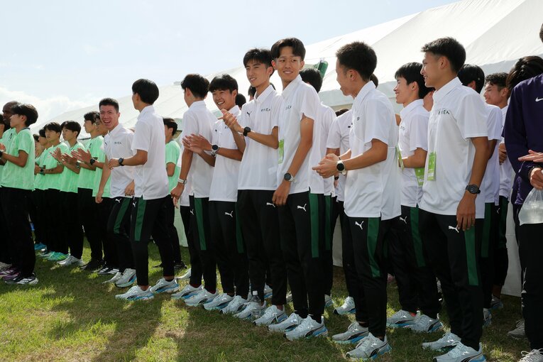 昨年1秒差で涙をのんだ東農大は今年は6位通過。歓喜のガッツポーズの瞬間　©Shigeki Yamamoto