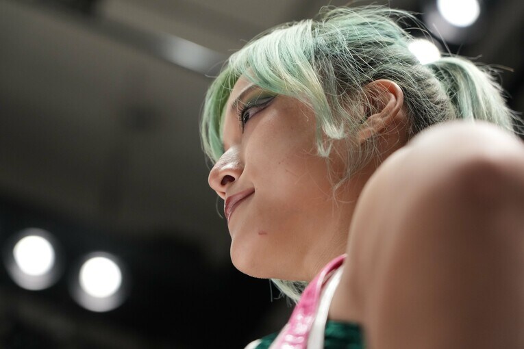 スターダム屈指の肉体派レスラー・飯田沙耶25歳の運命を変えた“推しと筋肉”「もう、制御しなくていいんだ」《特別グラビア》(38)