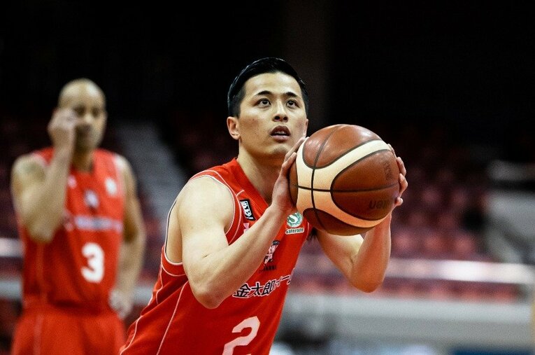 今季は司令塔のみならず、キャプテンとしてもチームをけん引していく ／ photograph by B.LEAGUE