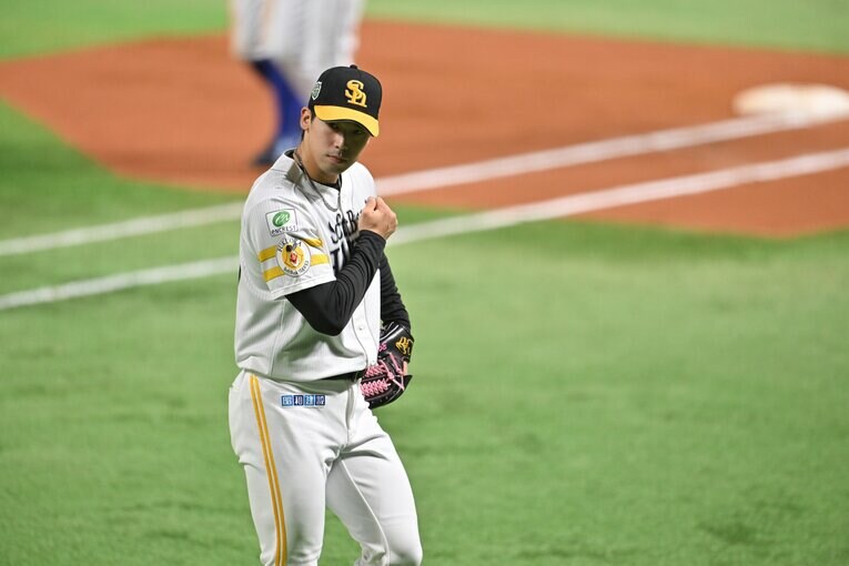 日本シリーズ第4戦、前の打席で本塁打を打っていたタイラー・オースティンを三振に切って取った尾形崇斗　©︎Hideki Sugiyama