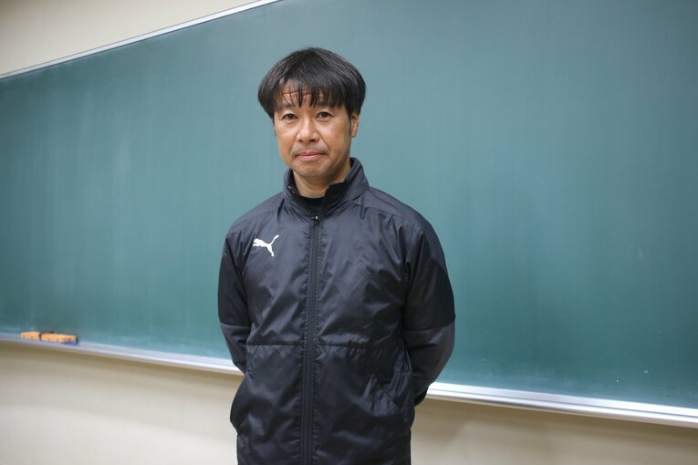 韮崎高校サッカー部監督・小泉圭二　©Takahito Ando