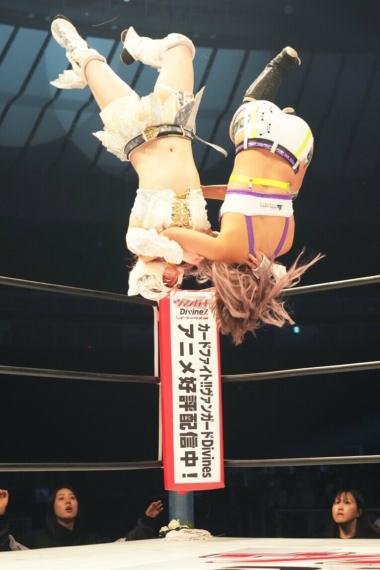 エターナルフォーを放つスターライト・キッド　©Essei Hara