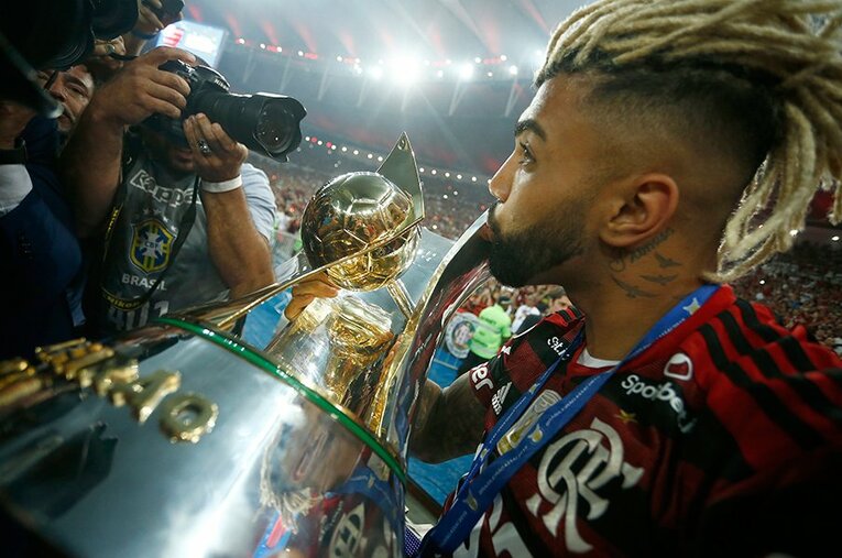 リベルタドーレス杯決勝で値千金の2ゴールを決めたガビゴル。欧州か母国か、水が合う場所でプレーすべきである。 ／ photograph by Getty Images