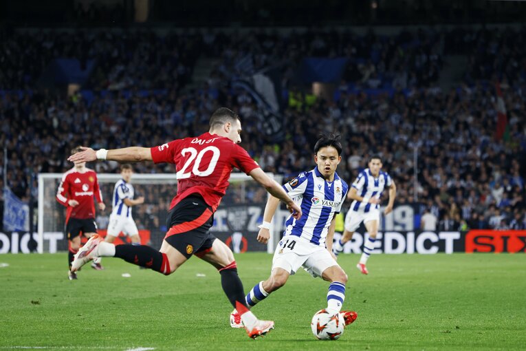 「久保建英が絶叫…悔しそうに顔面を」マンUを本気で倒しにいった“核心の1枚”カメラマンが間近で激写「同点弾演出CKだけじゃない」激情ぶり(5)