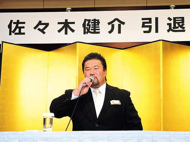 佐々木健介が一途に駆けた、28年間の熱血プロレス人生。～“鬼嫁”も同席