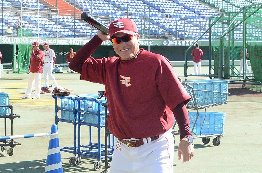 プチ鹿島が11月のスポーツ新聞を切る!梨田監督と力道山の偉大さを考える。<Number Web> photograph by NIKKAN SPORTS