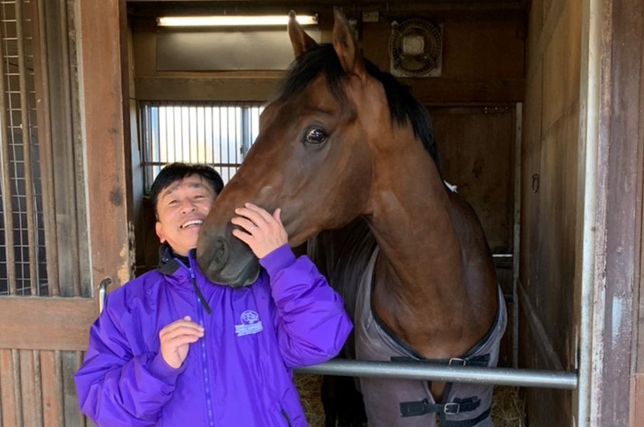 エフフォーリアの調教師がズバリ明かした“今年のレース出走プラン”とは?「まずは大阪杯。宝塚記念もあるかも。そして秋は…」<Number Web> photograph by Satoshi Hiramatsu