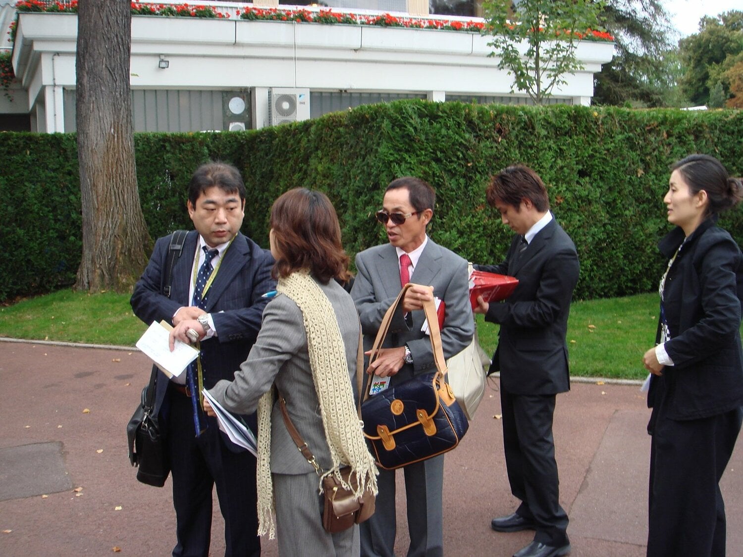 岡部幸雄さんも現地入り。NHKの中継で解説を務めた ©Akihiro Shimada