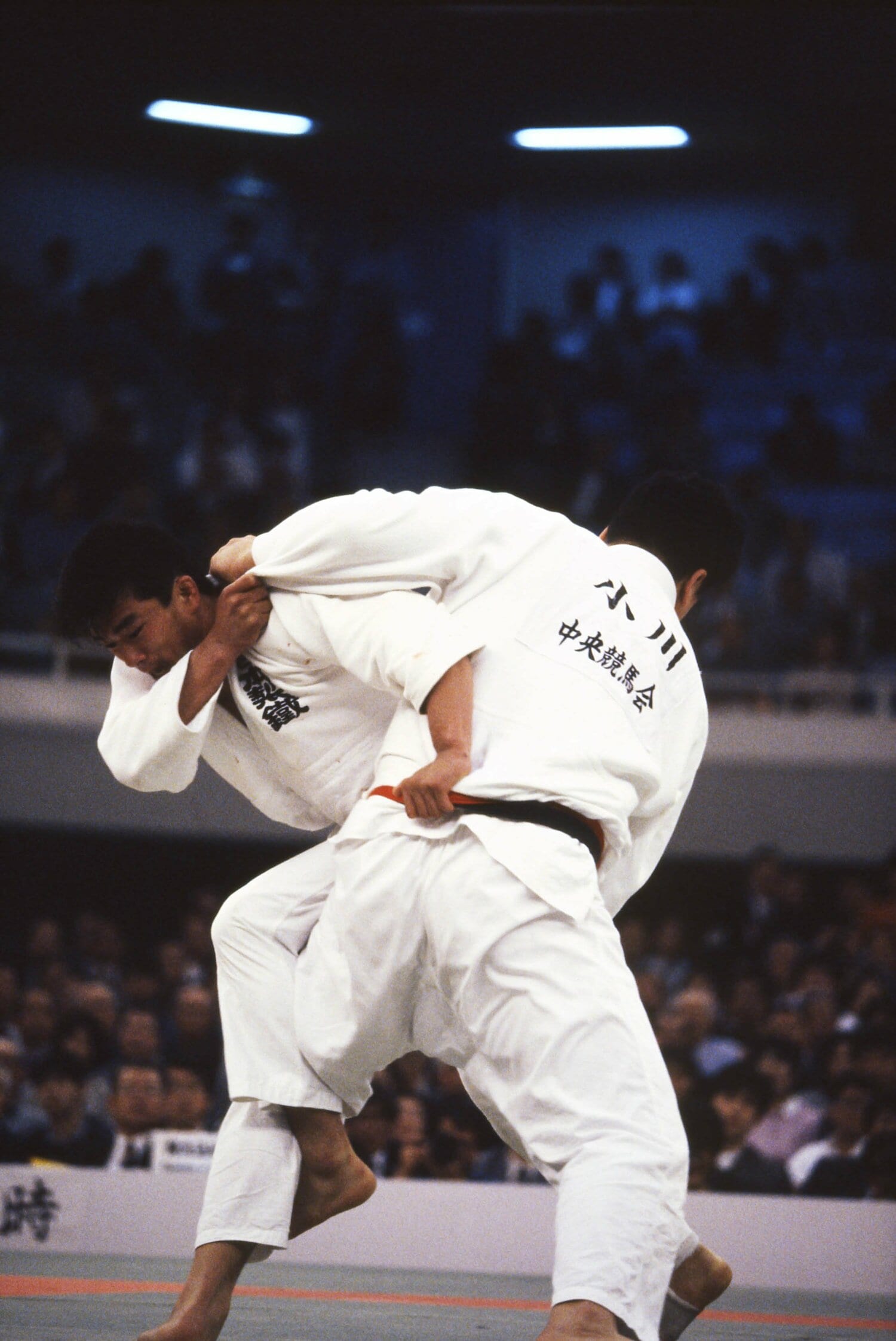 1994年の全日本柔道準決勝、小川直也に吉田秀彦が勝利　©AFLO