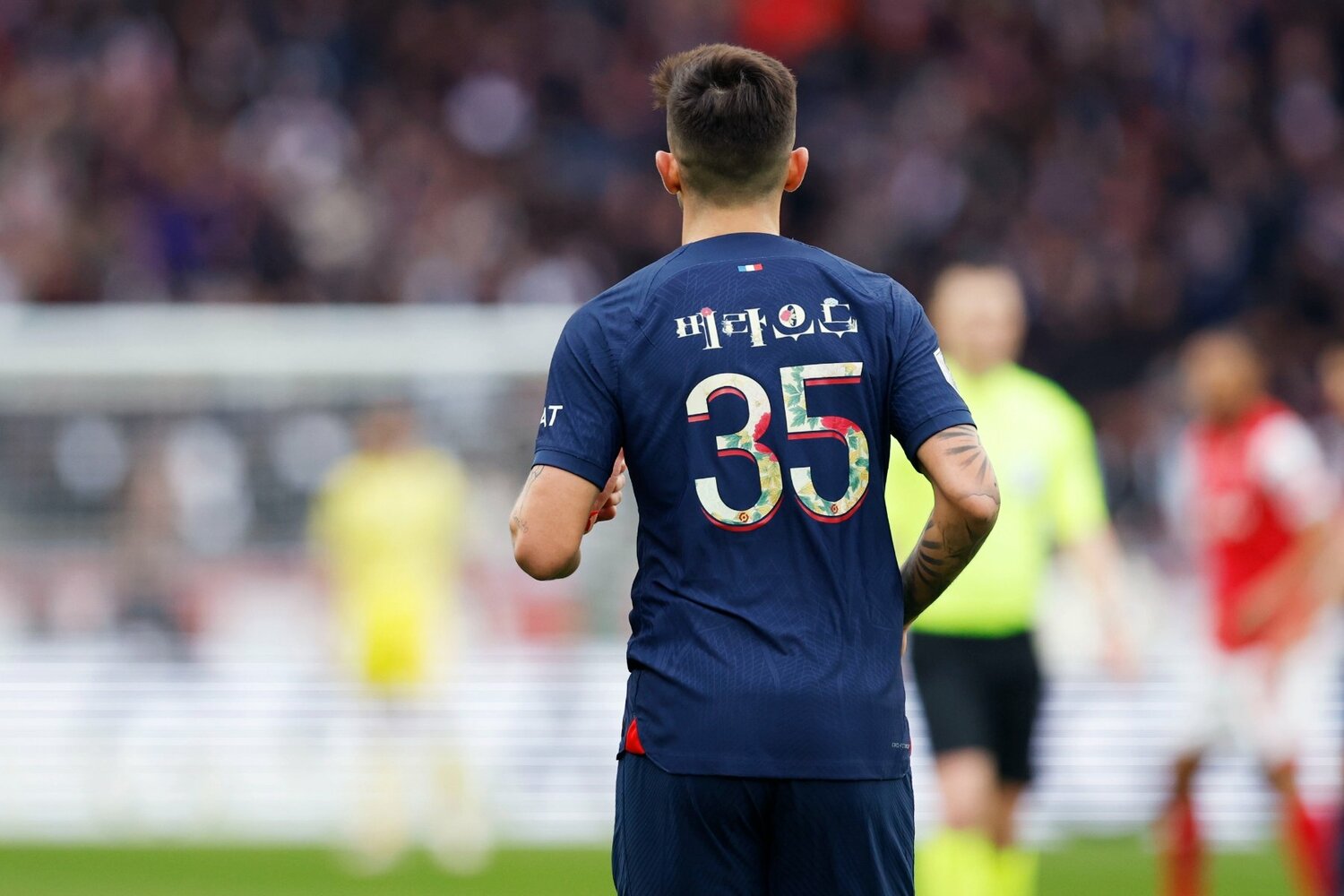 ハングル文字の特別ユニホーム。試合中の着用は判別がつかず……