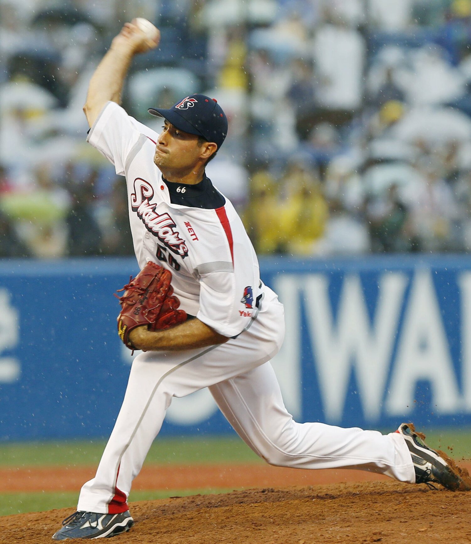 2012年にプロ初勝利を挙げたヤクルト・フェルナンデス ©KYODO