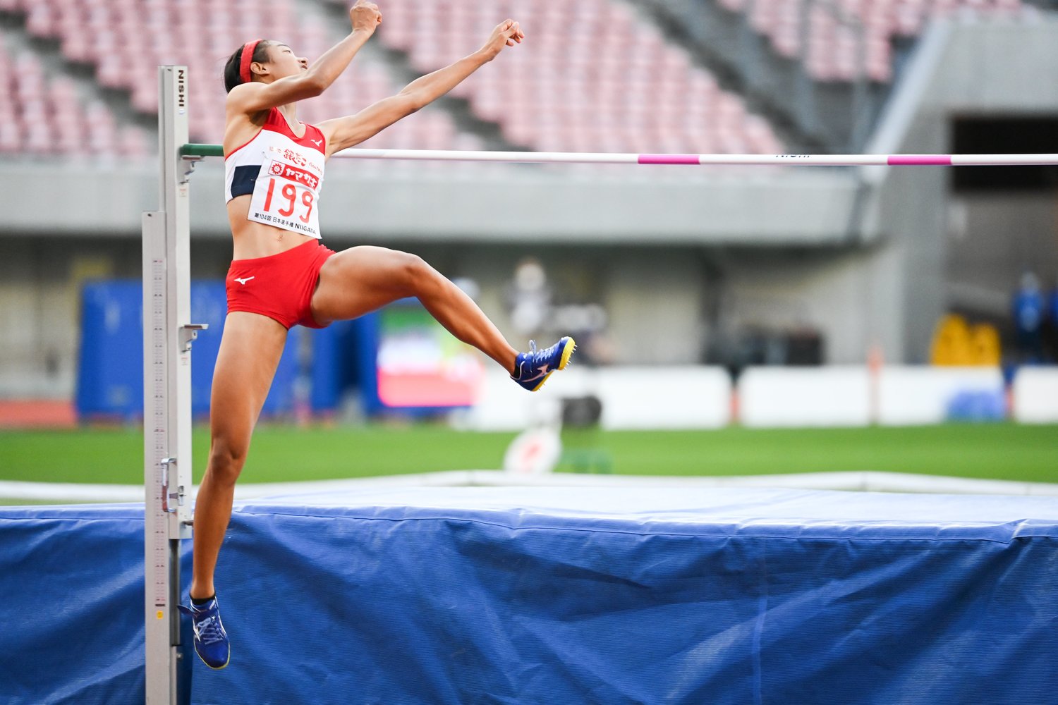 女子陸上選手はなぜ セパレート型 ユニフォームを着る 努力を踏みにじる 性的画像撮影 の卑劣さ 陸上 Number Web ナンバー