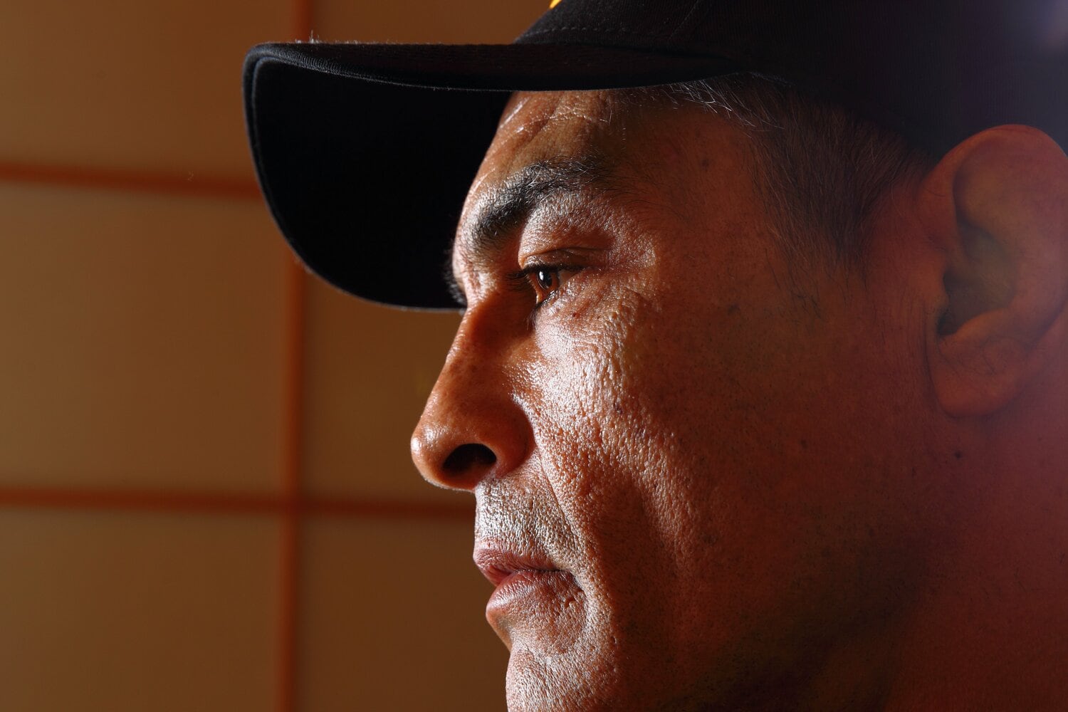 インタビューに応じるヒクソン（2012年）　©Susumu Nagao