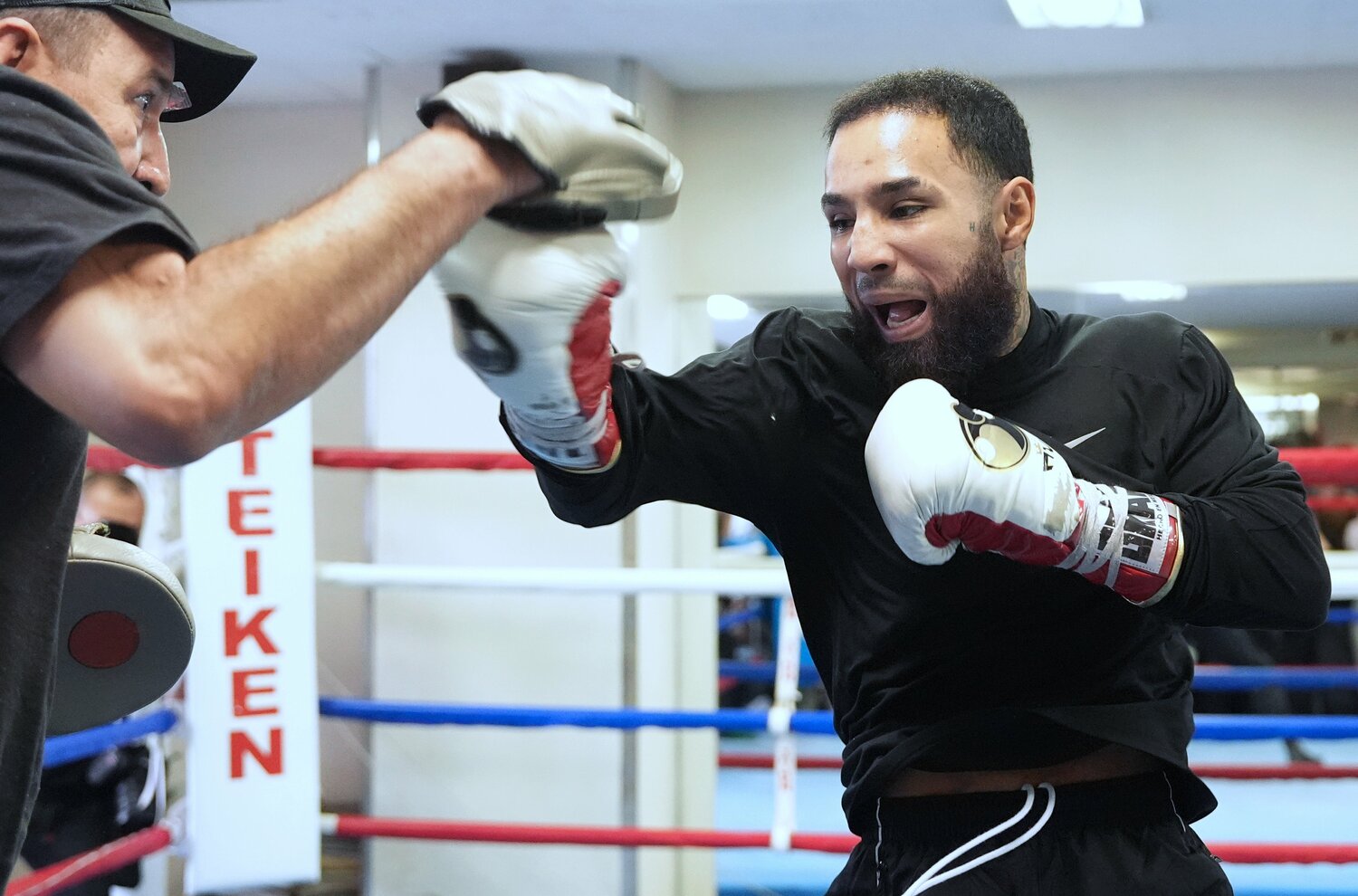 攻撃時のネリはガードが下がり気味で、“顔”が写真に写りやすい ©Naoki Fukuda