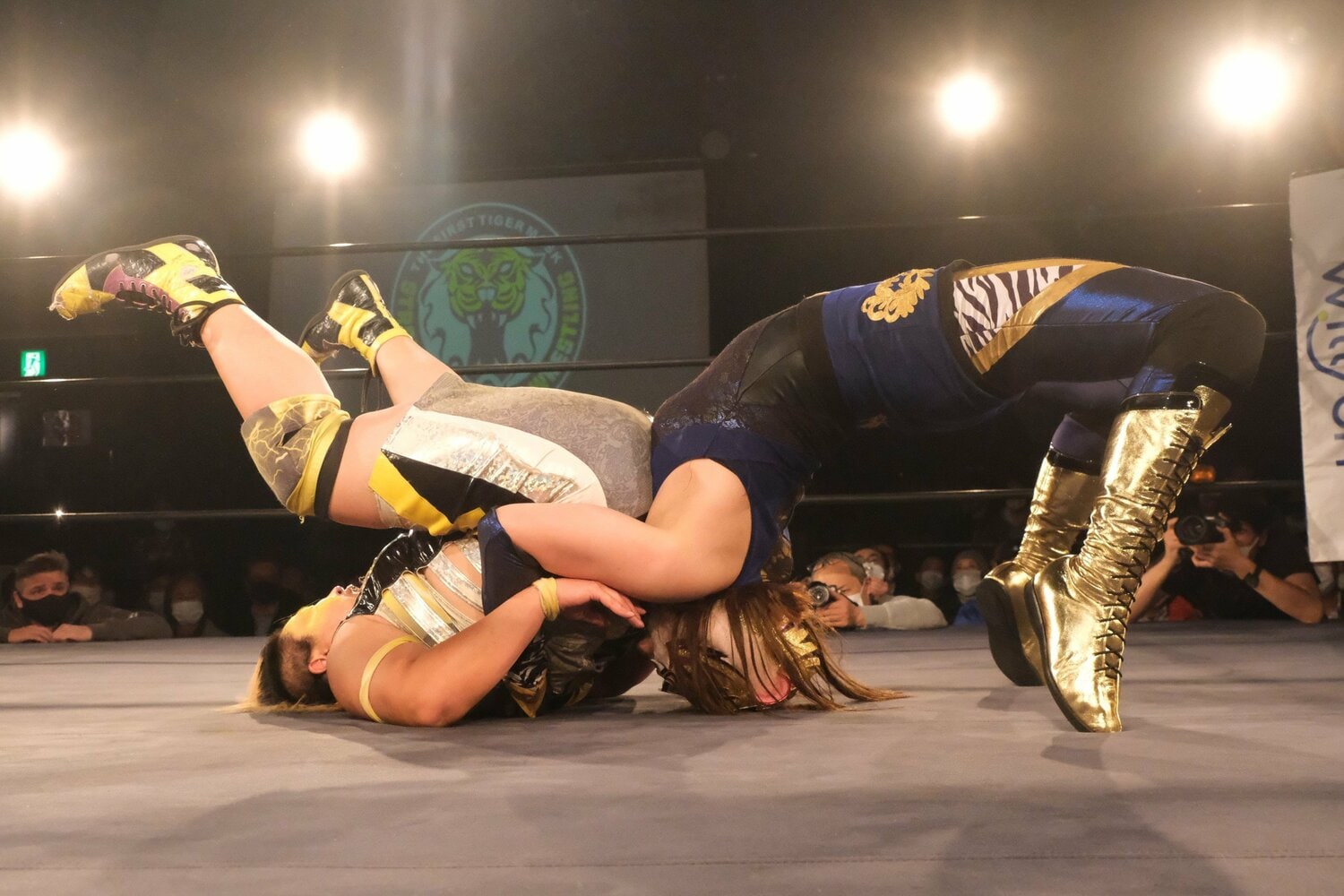 強引にねじ伏せるフィニッシュで、年内最終戦を何とか勝利で飾った