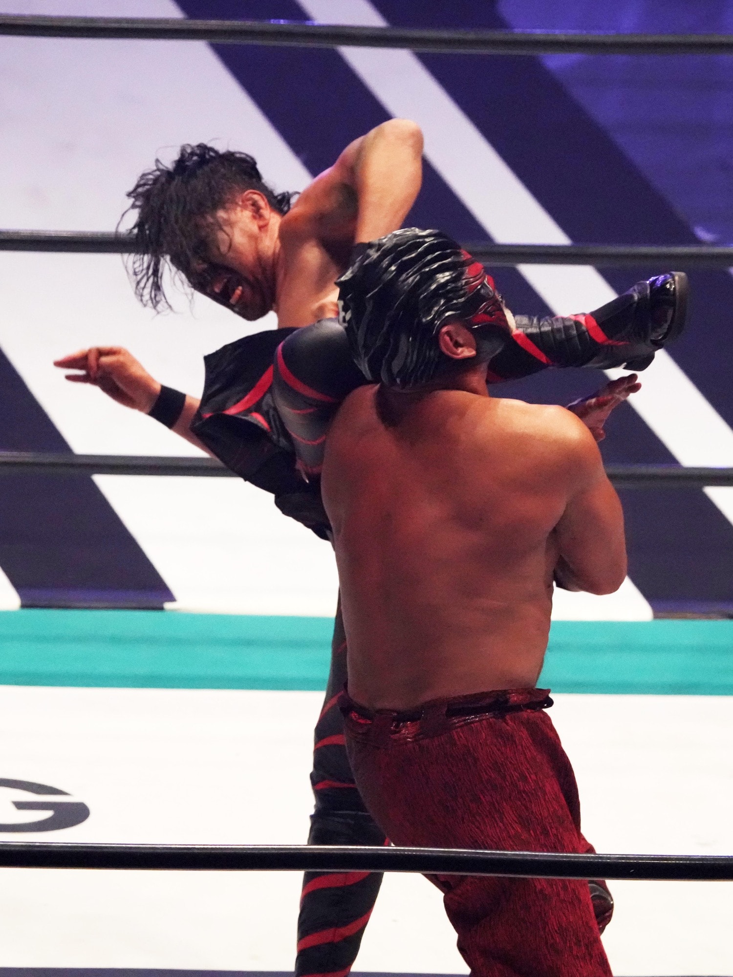 グレート・ムタにキンシャサを見舞う中邑真輔