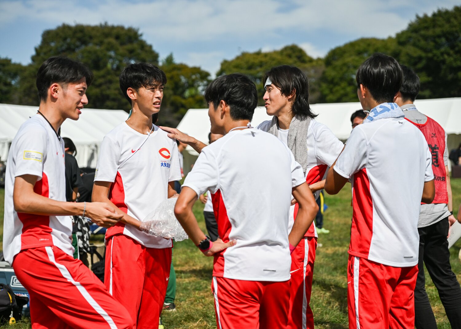 予選会を通過し、笑顔を見せた中大メンバー　©Nanae Suzuki